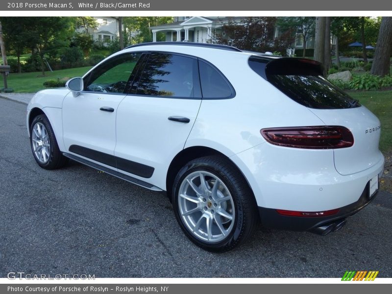 White / Black/Garnet Red 2018 Porsche Macan S