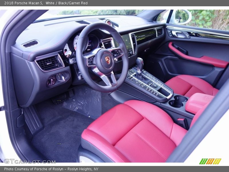 White / Black/Garnet Red 2018 Porsche Macan S