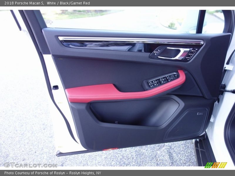 White / Black/Garnet Red 2018 Porsche Macan S