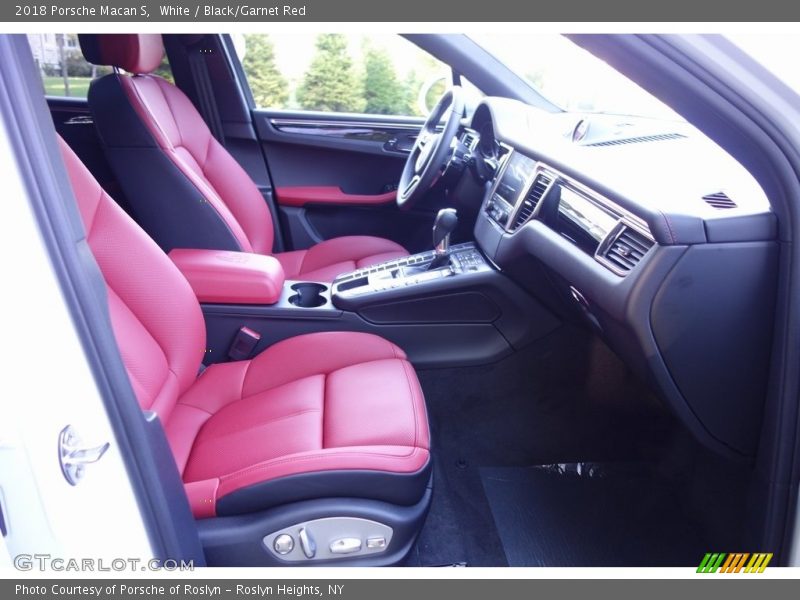 White / Black/Garnet Red 2018 Porsche Macan S
