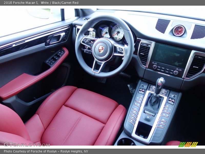 White / Black/Garnet Red 2018 Porsche Macan S