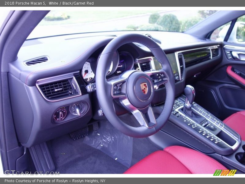 White / Black/Garnet Red 2018 Porsche Macan S