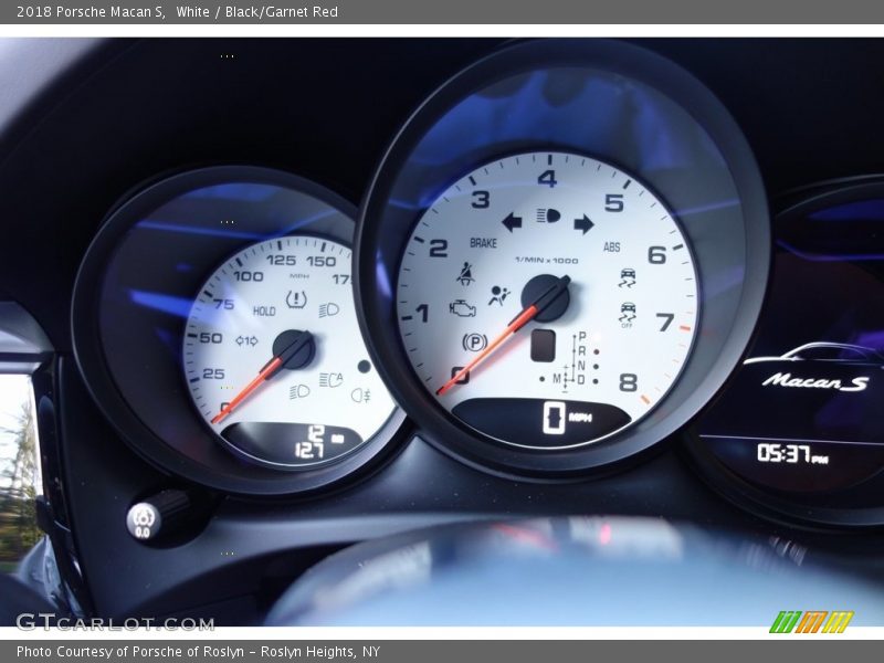 White / Black/Garnet Red 2018 Porsche Macan S