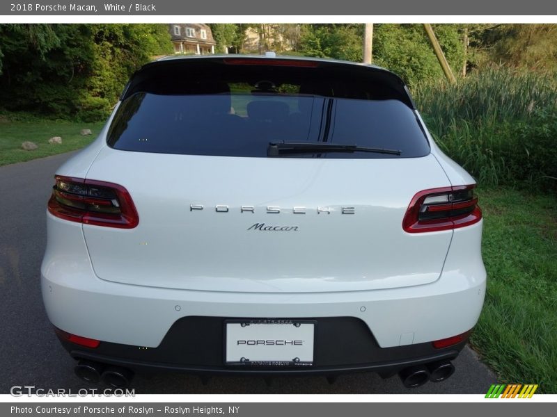 White / Black 2018 Porsche Macan