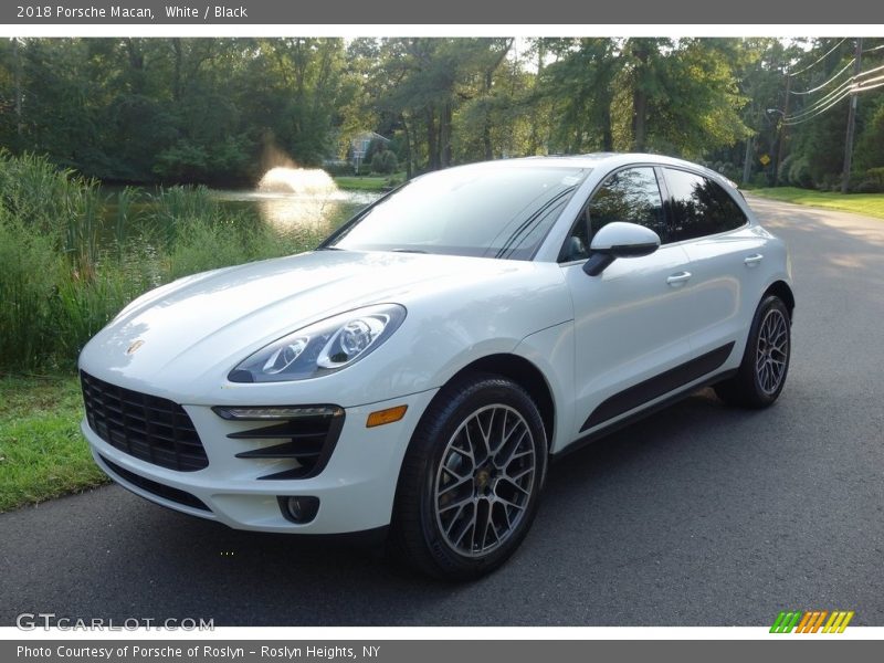 White / Black 2018 Porsche Macan