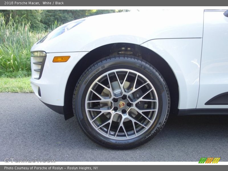 White / Black 2018 Porsche Macan
