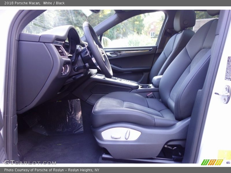 White / Black 2018 Porsche Macan