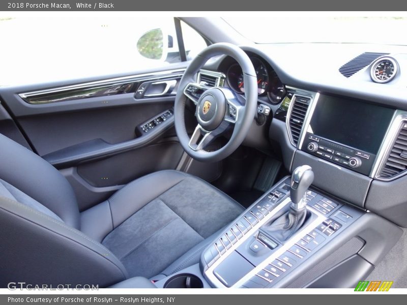 White / Black 2018 Porsche Macan