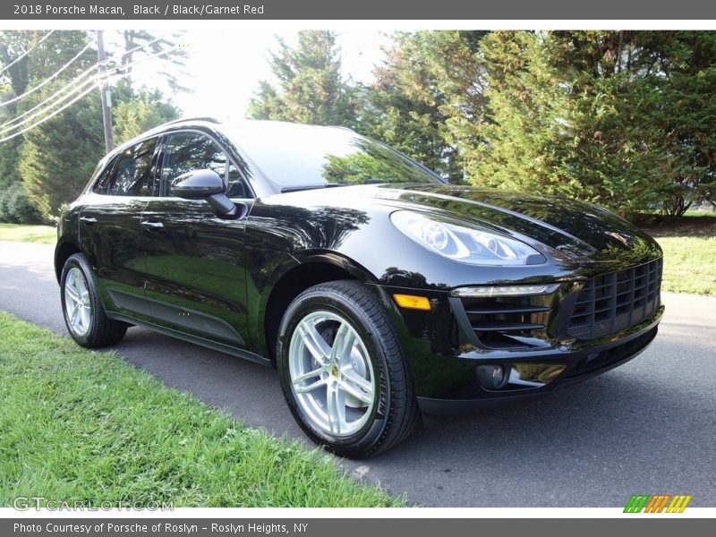 Black / Black/Garnet Red 2018 Porsche Macan