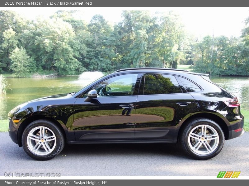 Black / Black/Garnet Red 2018 Porsche Macan