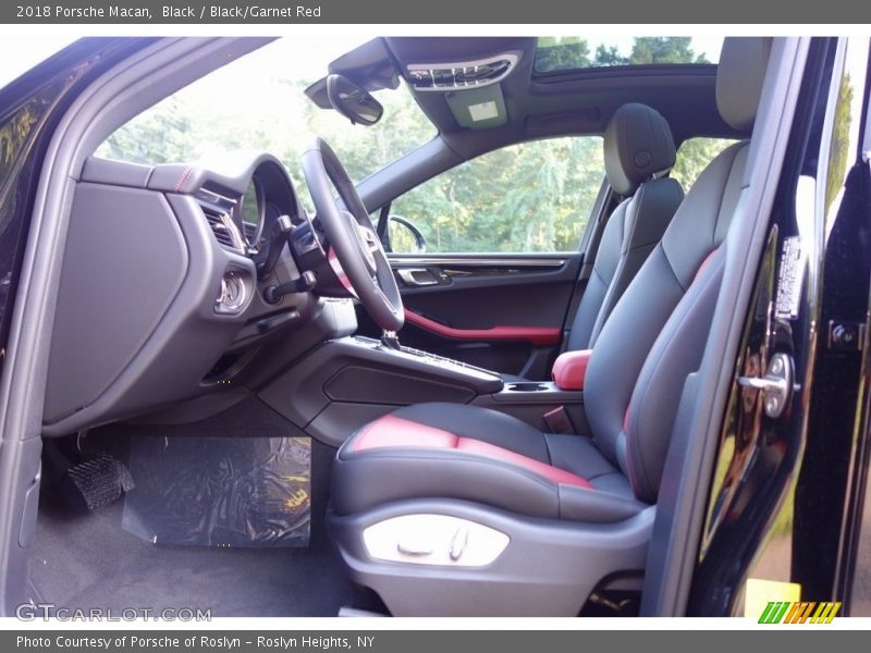 Black / Black/Garnet Red 2018 Porsche Macan