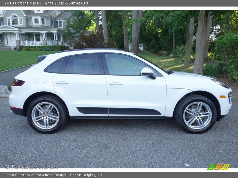 White / Black/Garnet Red 2018 Porsche Macan