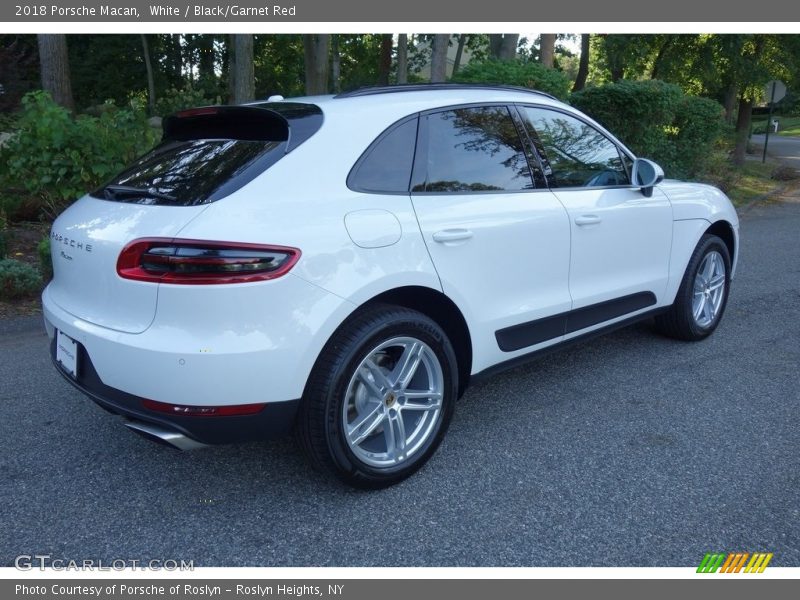 White / Black/Garnet Red 2018 Porsche Macan