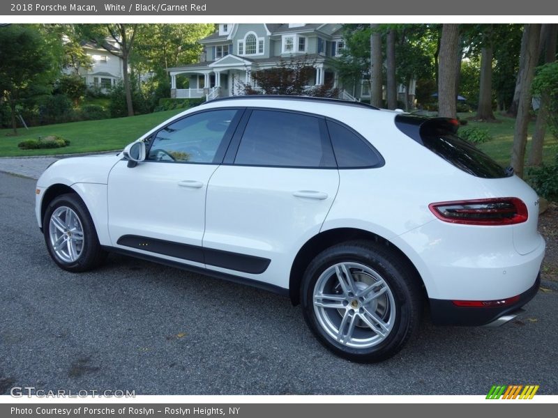 White / Black/Garnet Red 2018 Porsche Macan