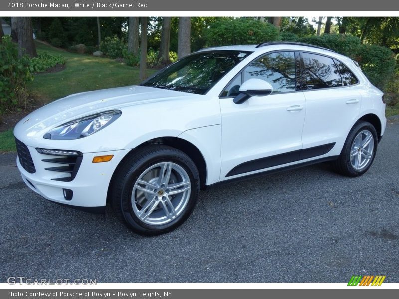 White / Black/Garnet Red 2018 Porsche Macan