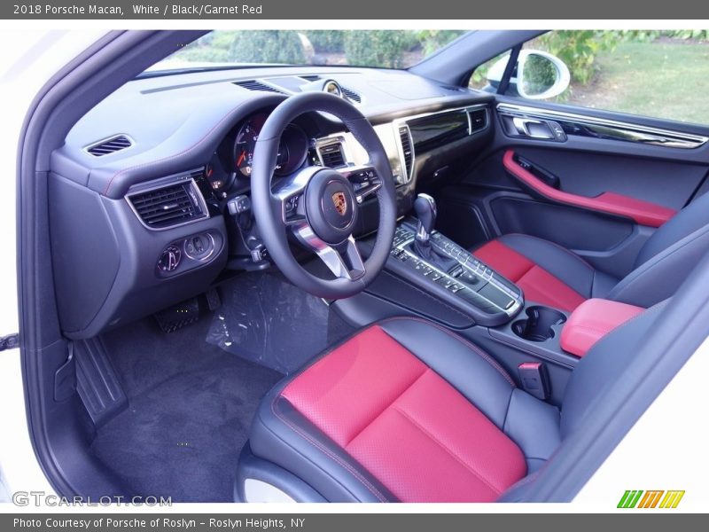 White / Black/Garnet Red 2018 Porsche Macan