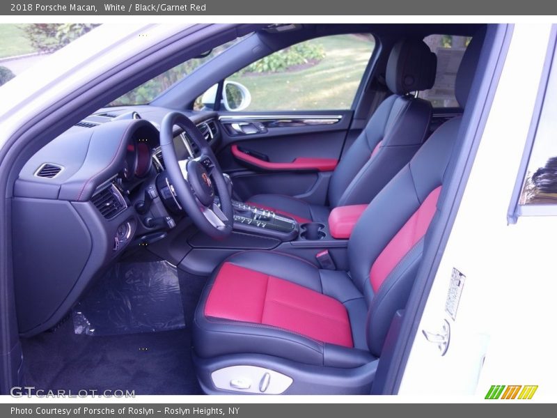 White / Black/Garnet Red 2018 Porsche Macan