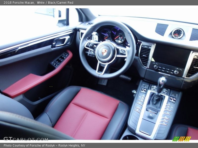 White / Black/Garnet Red 2018 Porsche Macan