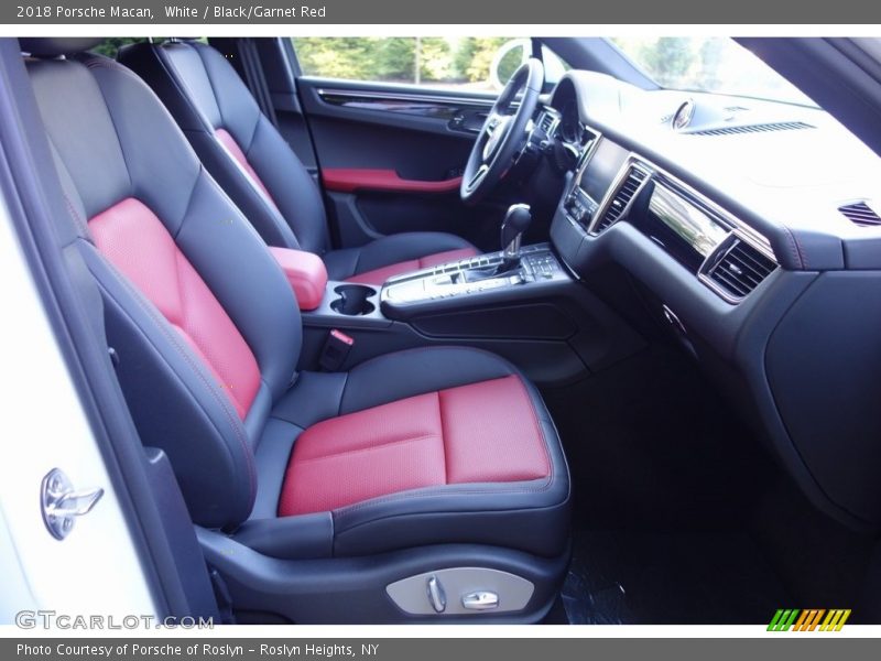White / Black/Garnet Red 2018 Porsche Macan