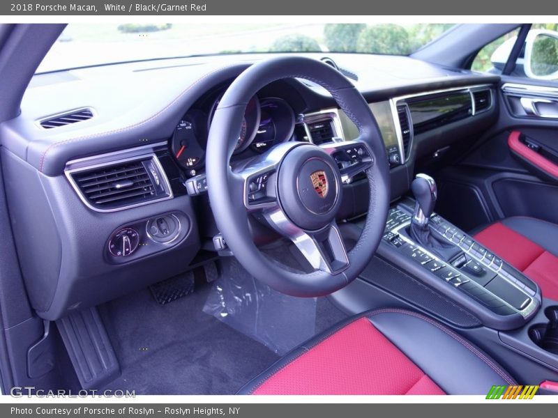 White / Black/Garnet Red 2018 Porsche Macan