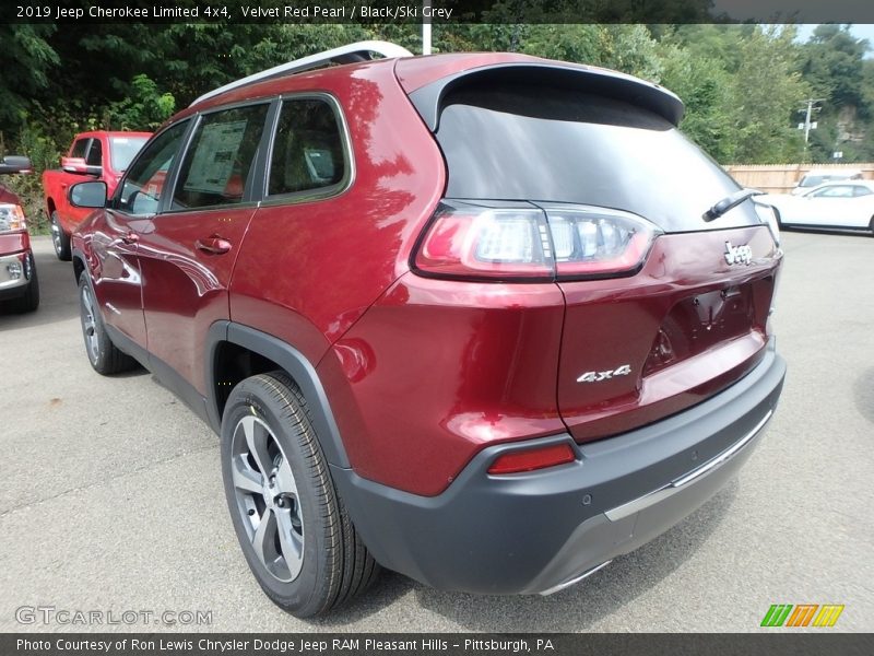 Velvet Red Pearl / Black/Ski Grey 2019 Jeep Cherokee Limited 4x4