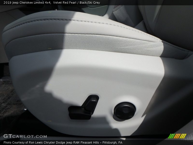 Velvet Red Pearl / Black/Ski Grey 2019 Jeep Cherokee Limited 4x4