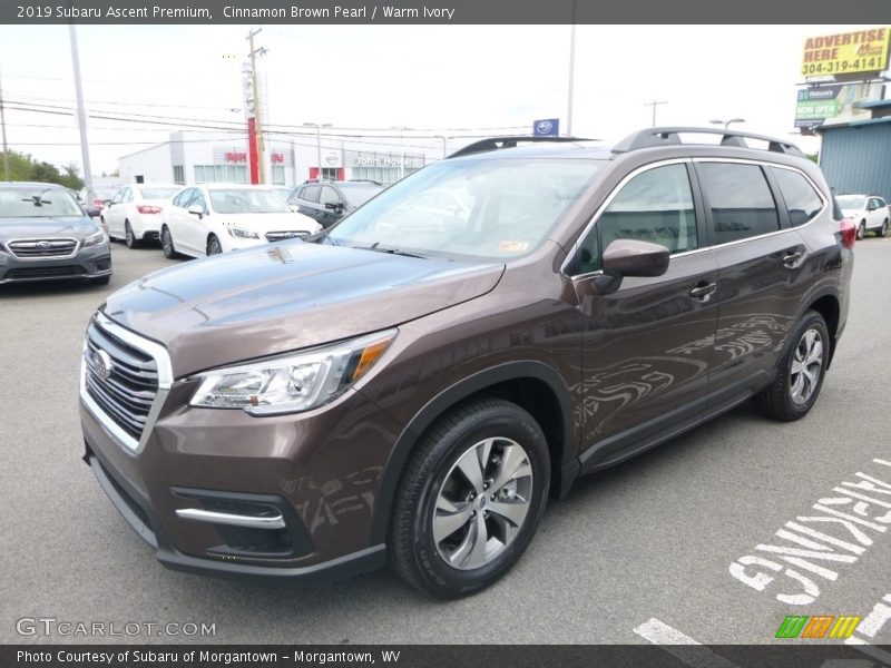 Front 3/4 View of 2019 Ascent Premium