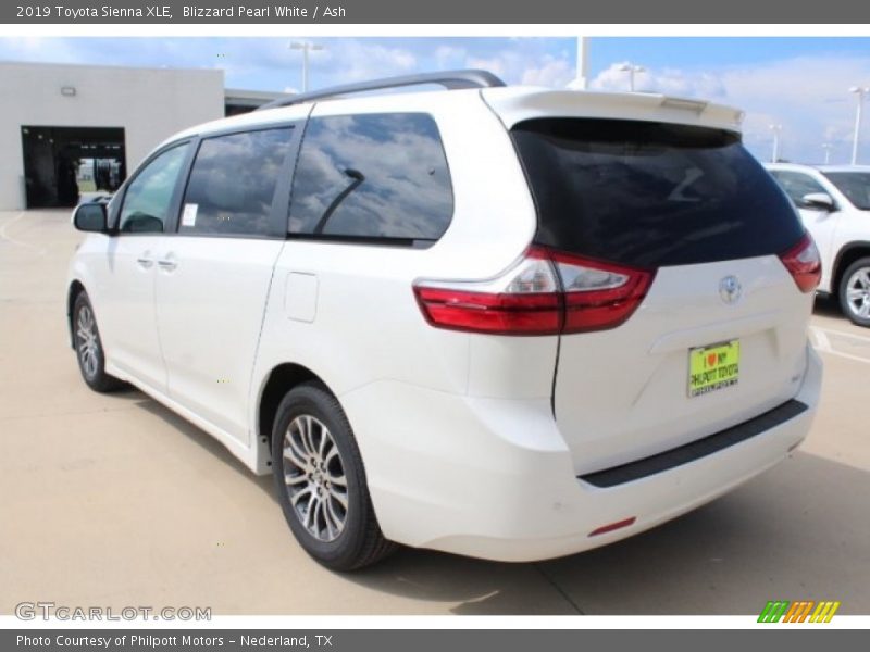 Blizzard Pearl White / Ash 2019 Toyota Sienna XLE
