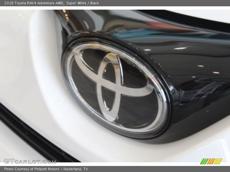 Super White / Black 2018 Toyota RAV4 Adventure AWD