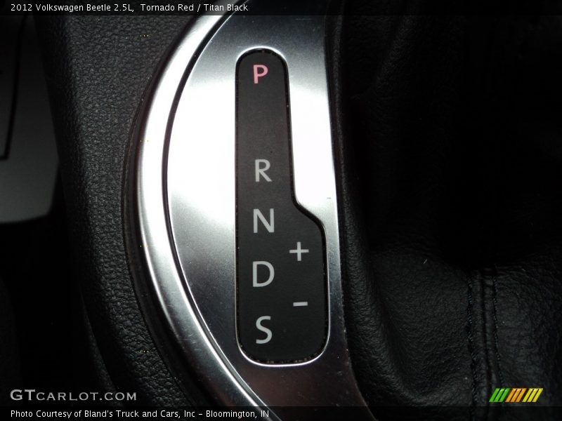 Tornado Red / Titan Black 2012 Volkswagen Beetle 2.5L