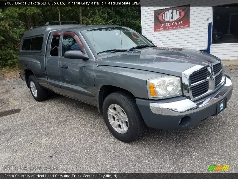 Mineral Gray Metallic / Medium Slate Gray 2005 Dodge Dakota SLT Club Cab