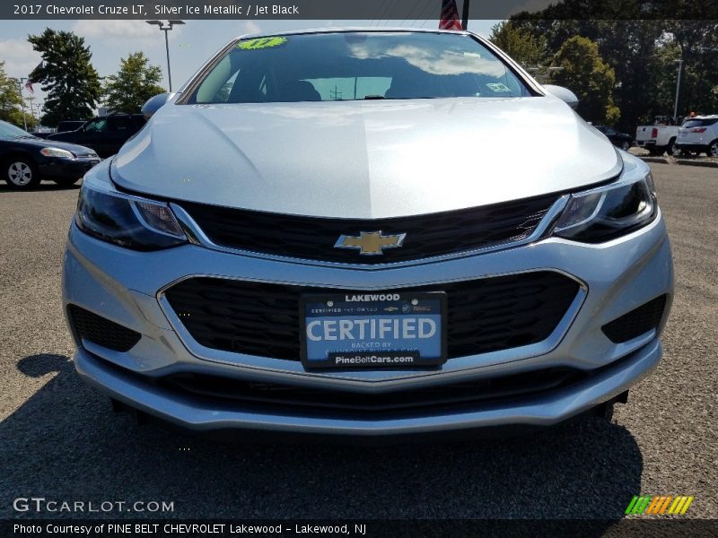 Silver Ice Metallic / Jet Black 2017 Chevrolet Cruze LT