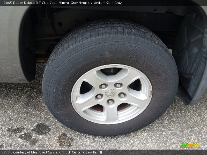 Mineral Gray Metallic / Medium Slate Gray 2005 Dodge Dakota SLT Club Cab