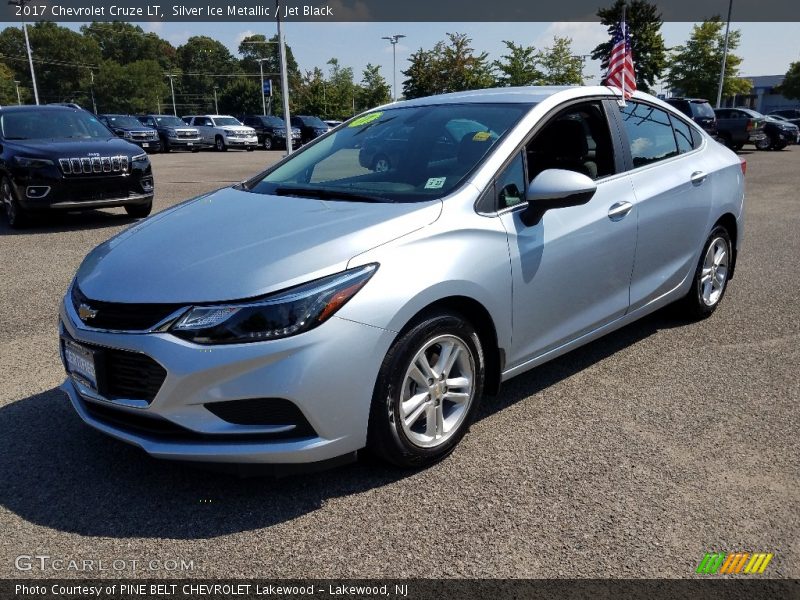 Silver Ice Metallic / Jet Black 2017 Chevrolet Cruze LT
