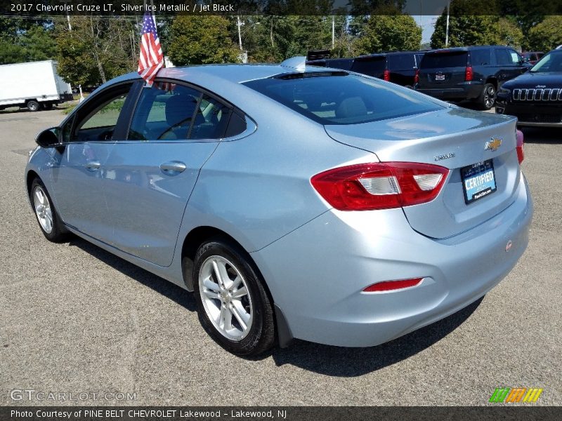 Silver Ice Metallic / Jet Black 2017 Chevrolet Cruze LT