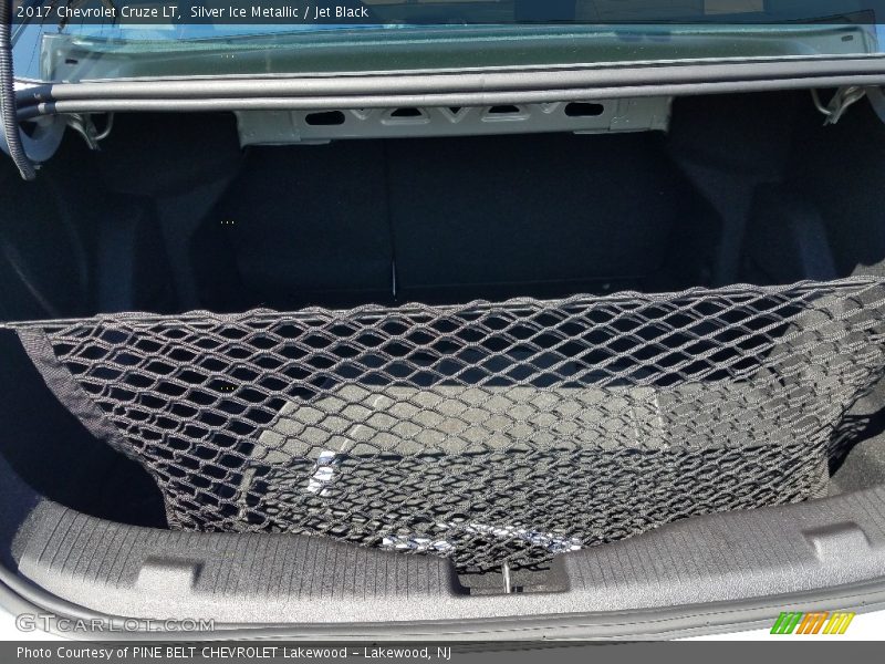 Silver Ice Metallic / Jet Black 2017 Chevrolet Cruze LT