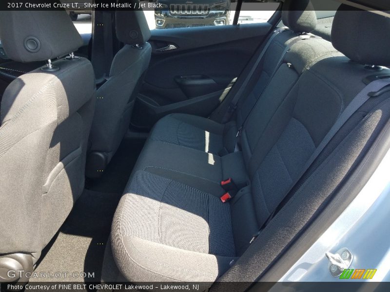 Silver Ice Metallic / Jet Black 2017 Chevrolet Cruze LT