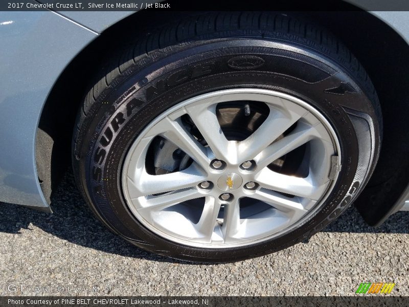 Silver Ice Metallic / Jet Black 2017 Chevrolet Cruze LT