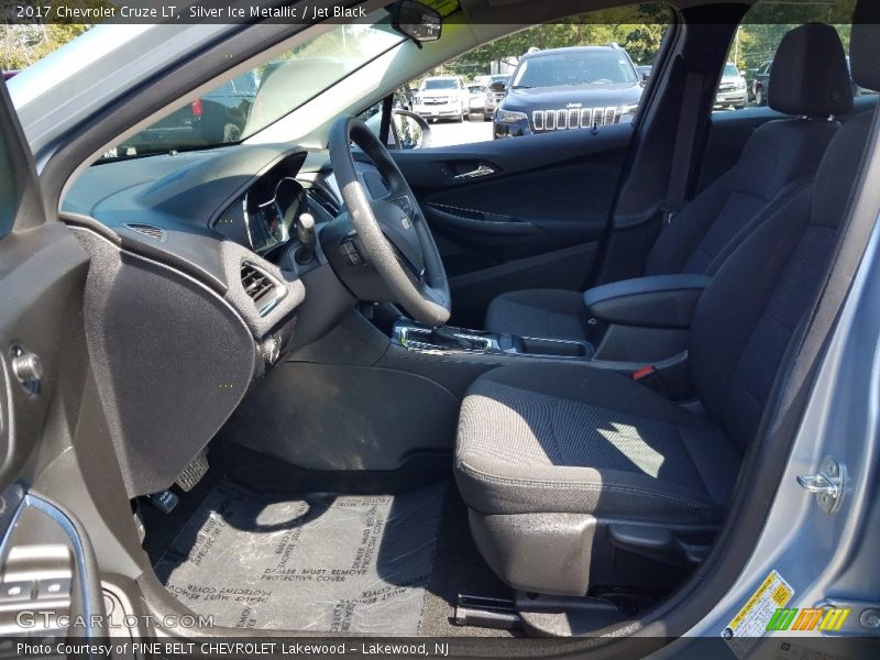 Silver Ice Metallic / Jet Black 2017 Chevrolet Cruze LT