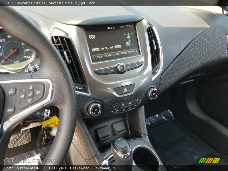 Silver Ice Metallic / Jet Black 2017 Chevrolet Cruze LT