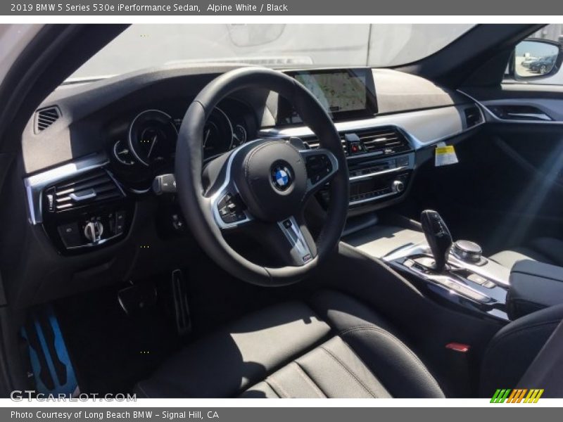 Alpine White / Black 2019 BMW 5 Series 530e iPerformance Sedan