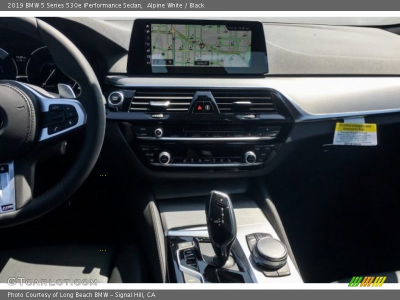 Alpine White / Black 2019 BMW 5 Series 530e iPerformance Sedan
