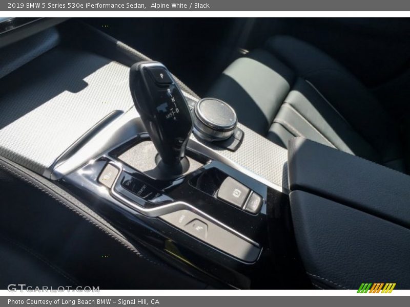 Alpine White / Black 2019 BMW 5 Series 530e iPerformance Sedan