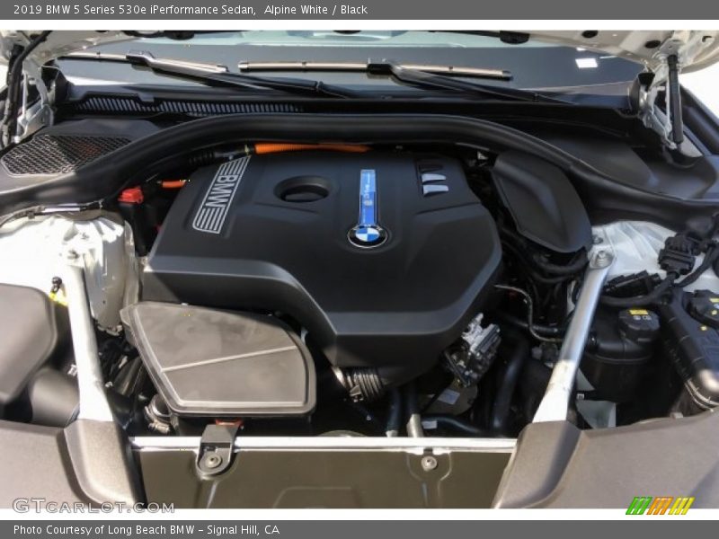 Alpine White / Black 2019 BMW 5 Series 530e iPerformance Sedan