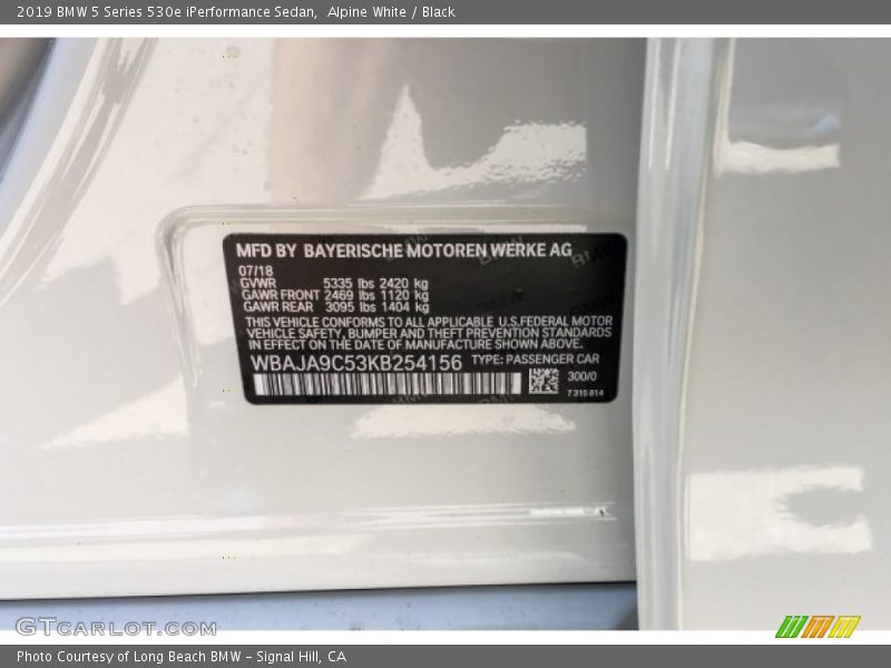 Alpine White / Black 2019 BMW 5 Series 530e iPerformance Sedan