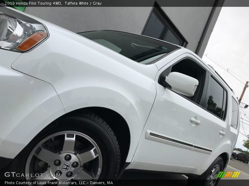 Taffeta White / Gray 2009 Honda Pilot Touring 4WD