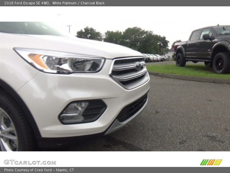 White Platinum / Charcoal Black 2018 Ford Escape SE 4WD
