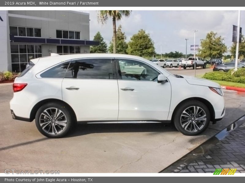 White Diamond Pearl / Parchment 2019 Acura MDX