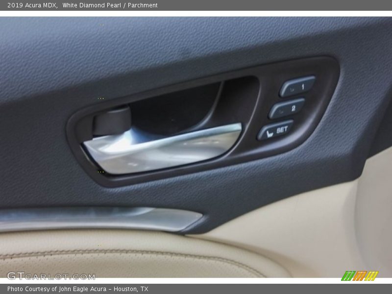 White Diamond Pearl / Parchment 2019 Acura MDX