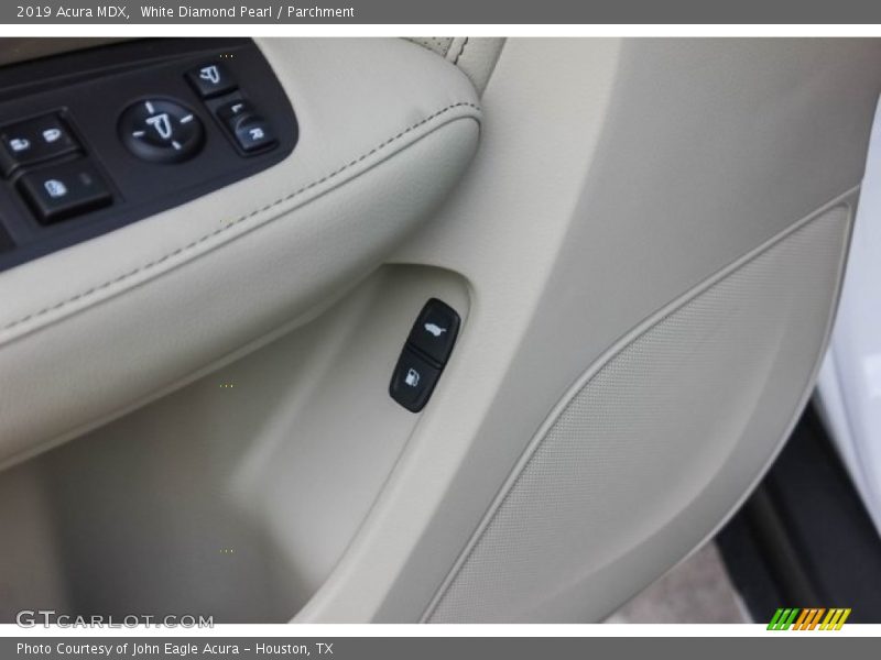 White Diamond Pearl / Parchment 2019 Acura MDX